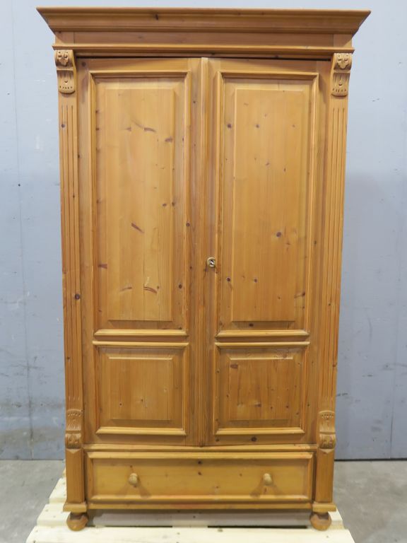 Alter Holzschrank Bauernschrank Landhausstil Massivholz Weichholz